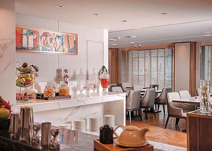 Aira Sukhumvit 11 By Kingston 4*